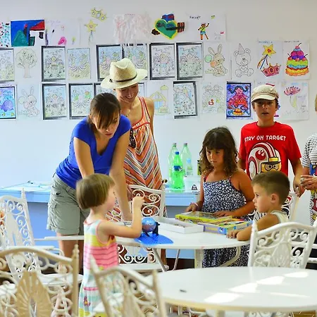 База отдыха Happy Camp Mobile Homes In Amadria Park Trogir